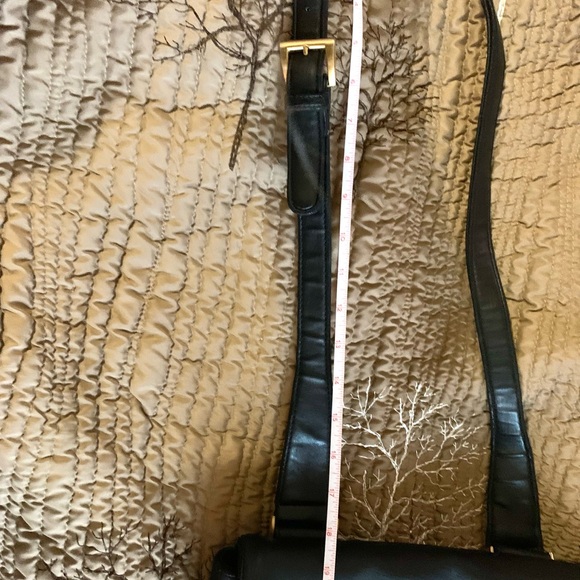 Vintage Liz Claiborne Black Crossbody 5 Compartments Comfy Adjustable Straps - Picture 9 of 16